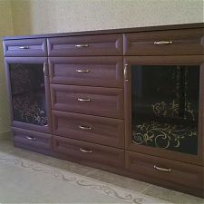 Комод с стеклянными вставками
