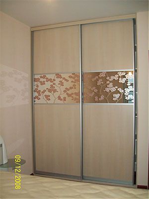 Встроенный шкаф-купе в спальню с пескоструйным рисунком