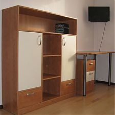 Стол и распашной шкаф